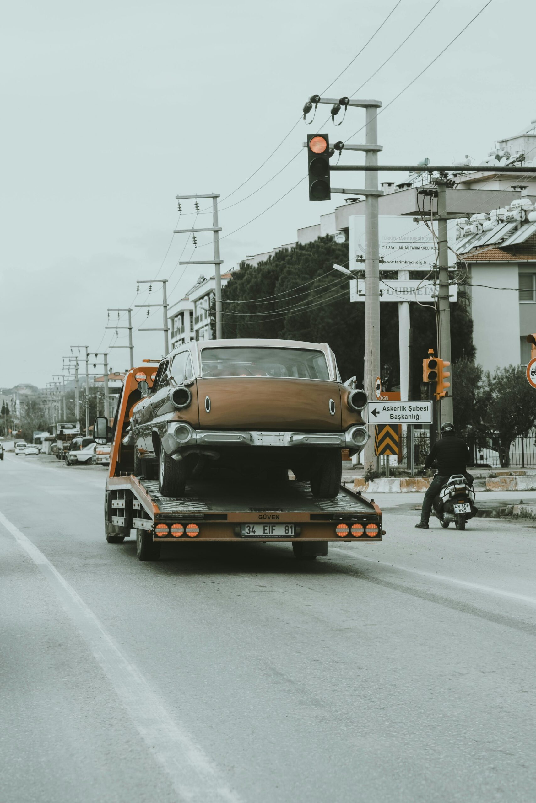 Flatbed tow truck ready for pickup — Jim Towing Ltd.